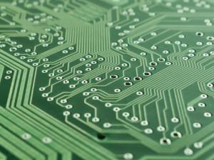 Nuevo material para volver autorreparables a los sistemas eléctricos. / blickpixel (PIXABAY)