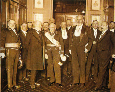 Concesión de la Medalla Echegaray a Torres Quevedo en 1916, en sesión celebrada en la Real Academia de Ciencias